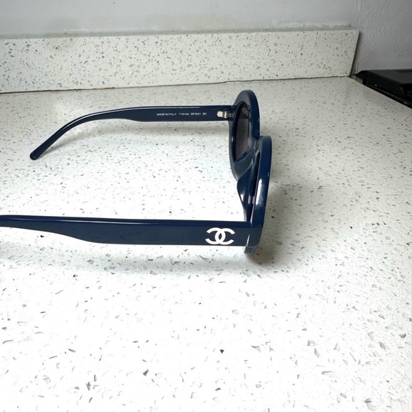 Chanel - Picture 5 of 5